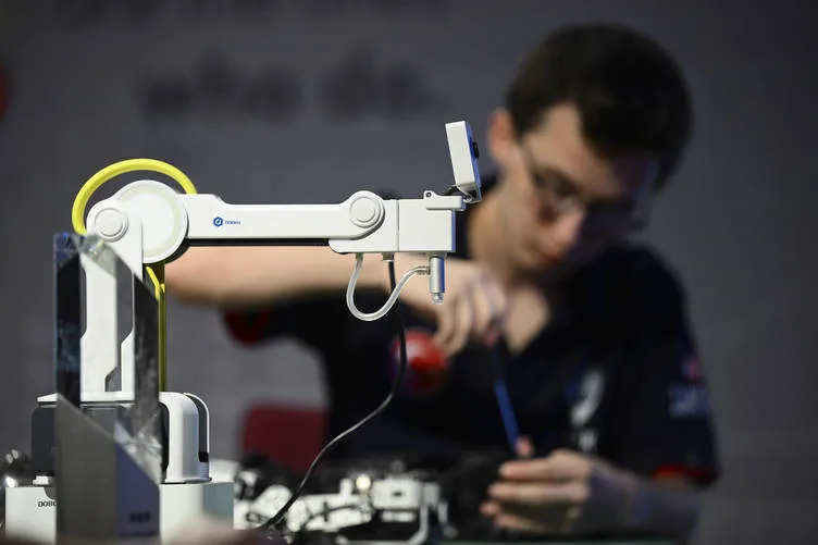 Robot kol projesiyle dünya ikincisi olan gençlerden “milli teknolojiye katkı” hedefi