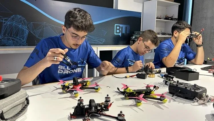 Geleceği göklerde arayan dron pilotları çekirdekten yetişiyor