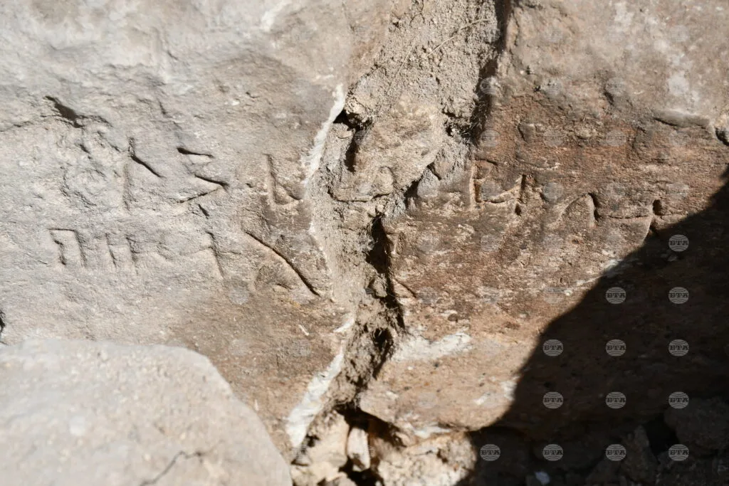 Arkeologlar Nikopol Kalesi Kazılarında Eski Bulgarca Yazıt ve Zengin Buluntular Keşfettiler