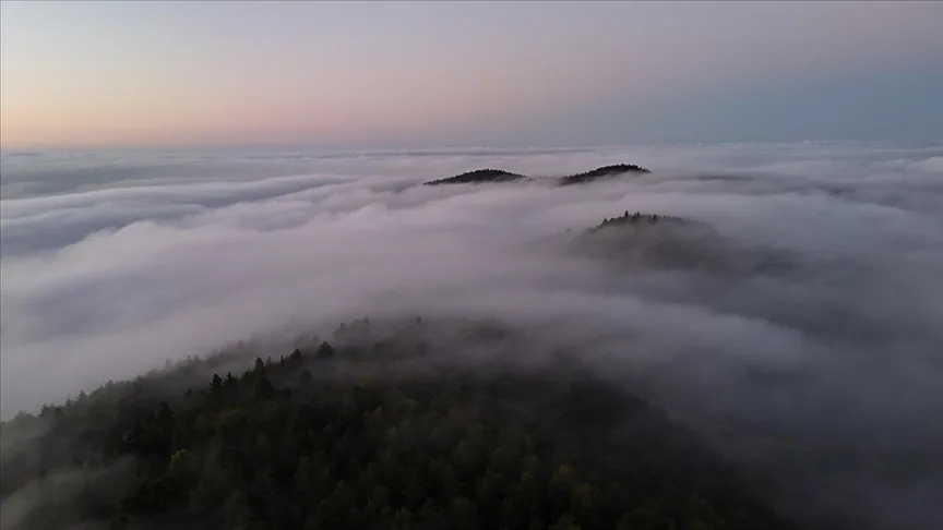 Samsun’da 1000 rakımlı mahallede oluşan “sis denizi” dronla görüntülendi