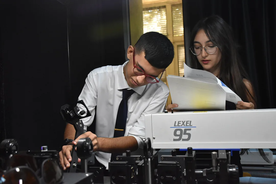 Lise öğrencileri, atom altı parçacığının görüntülenmesi projeleriyle NASA’dan davet aldı