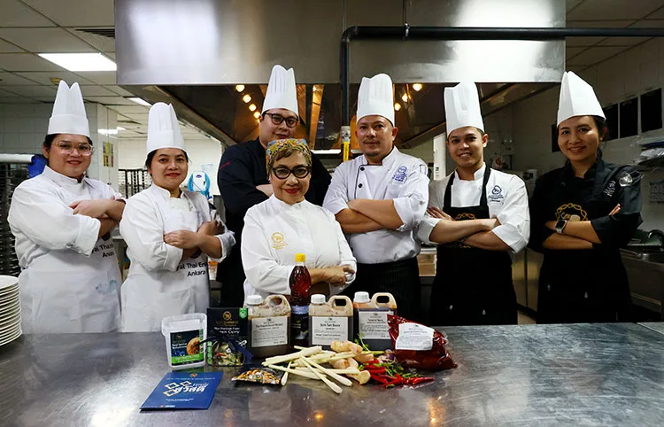 Taylandlı şef ülkesinin mutfağının gönüllü elçiliğini yapıyor