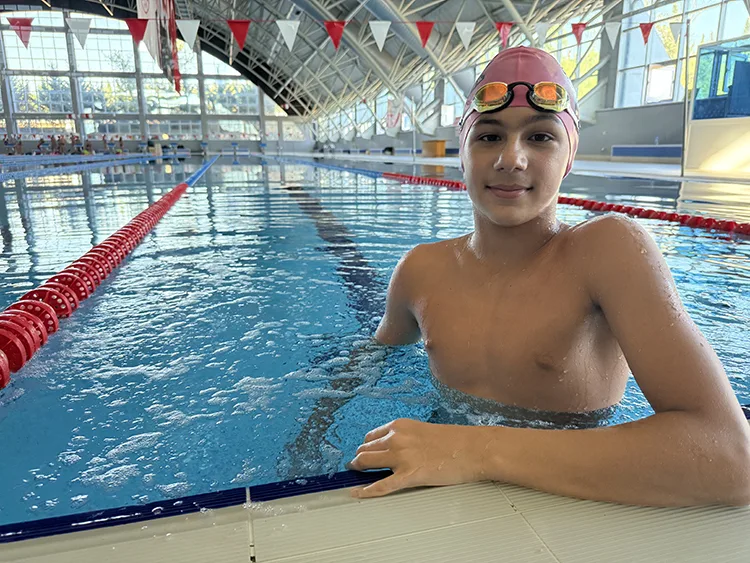 Yüzmede 30 madalyası olan 13 yaşındaki Güney Okal, başarılarına yenilerini eklemek istiyor