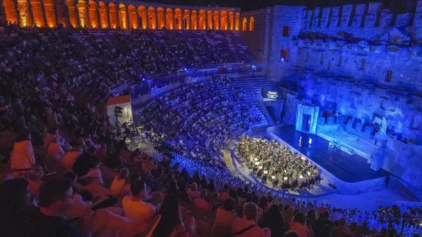 “Tosca” operası Aspendos Antik Tiyatrosu’nun tarihi atmosferinde sahnelendi
