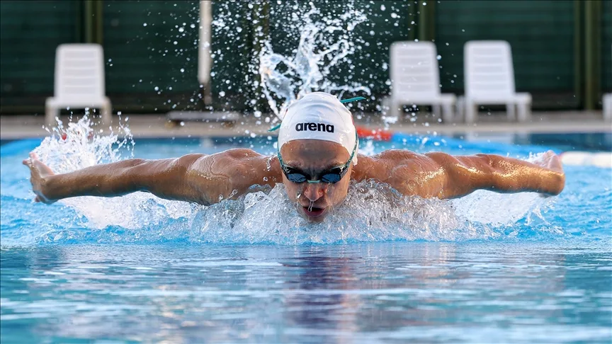Milli sporcu Özgür Yonca doktor tavsiyesiyle başladığı yüzmede yeni başarılar peşinde