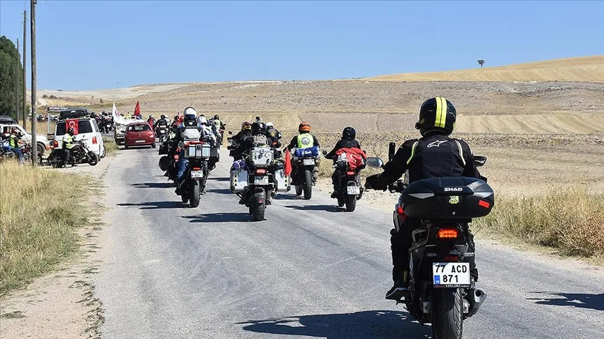 Motosiklet gönüllüleri, Büyük Taarruz’u “süvarinin izinden” giderek anıyor