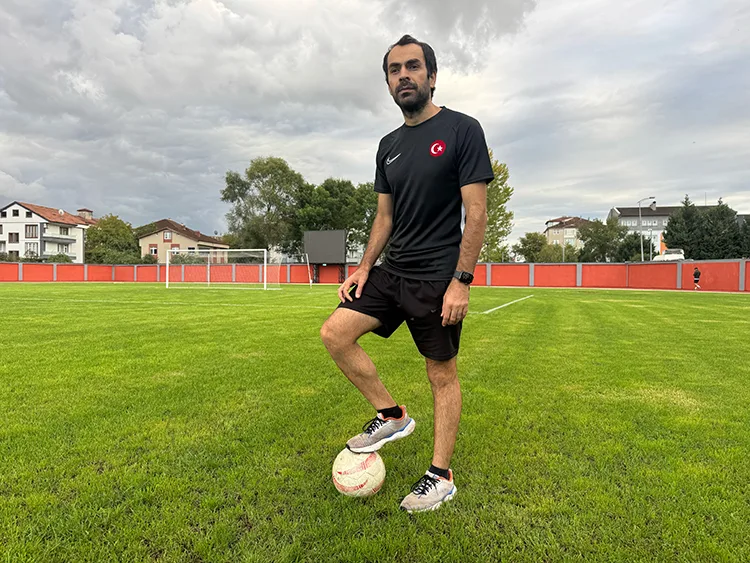 Görme engelli Ertuğrul Demirel, hayata futbolla bağlandı