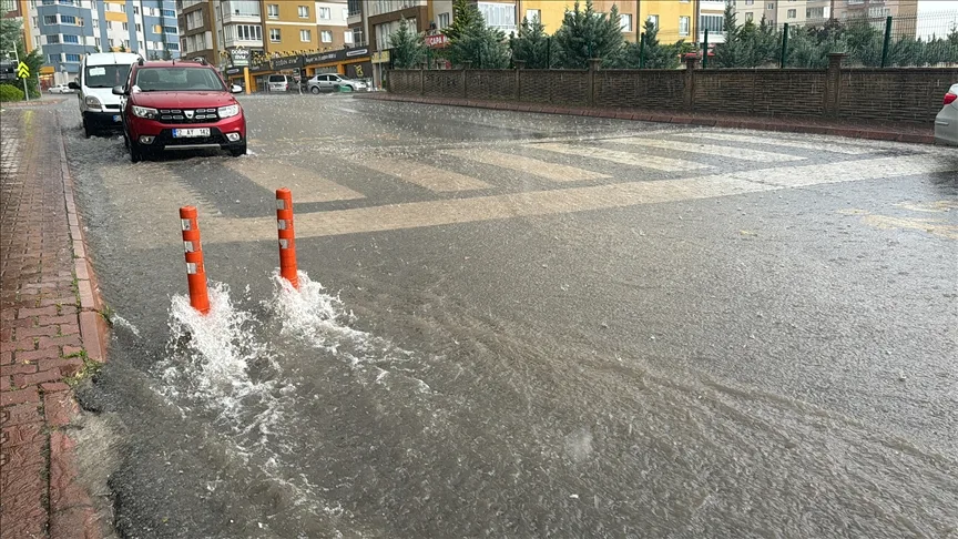 Adana, Kayseri ve Kahramanmaraş için gök gürültülü sağanak uyarısı