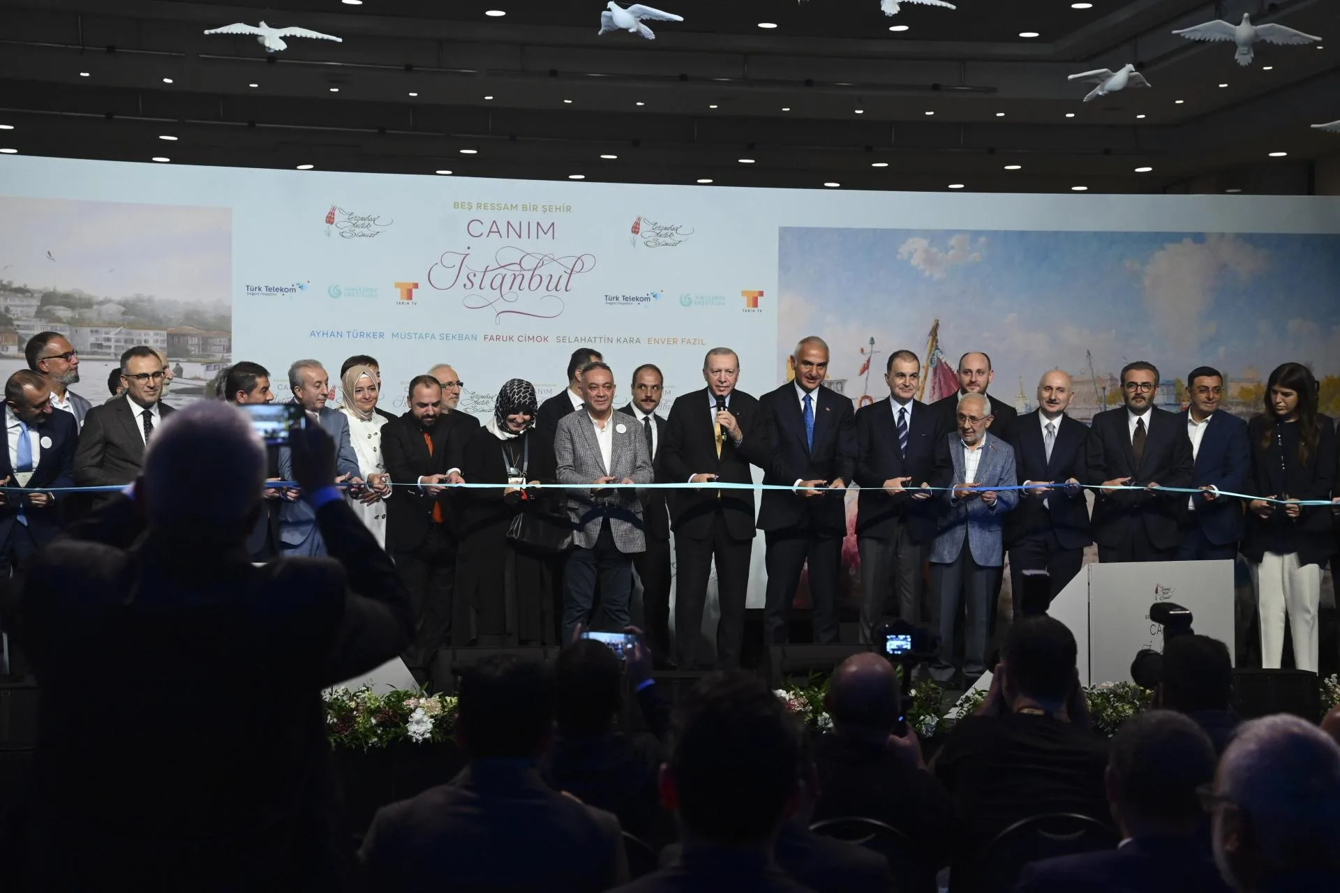 “Beş Ressam Bir Şehir: Canım İstanbul Sergisi” Görkemli Bir Açılışla Sanatseverlerle Buluştu!