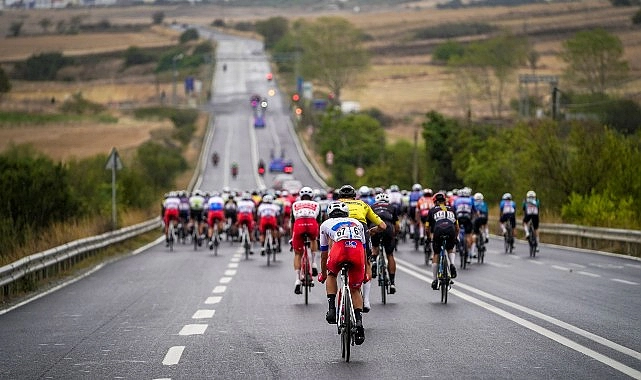 Tour of İstanbul’un Arnavutköy-Arnavutköy Etabı’nda Yağmur Geleneği Devam Etti