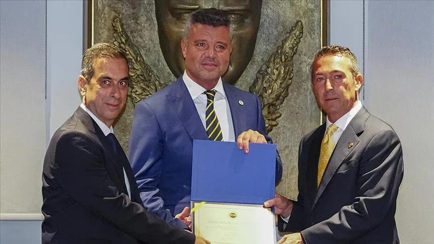 Fenerbahçe Başkanı Sadettin Saran ve yönetim kurulu üyeleri mazbatalarını aldı