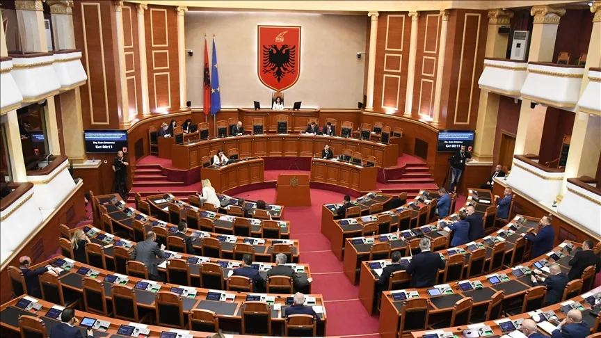 Arnavutluk’ta yapay zeka bakandan ABD’de davetsiz misafirlerin düğündeki soygununa eylülün tuhaflıkları