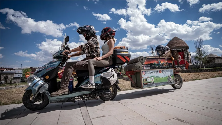 Motosiklet üzerinde 17 aydır köpekleriyle Türkiye’yi turluyorlar