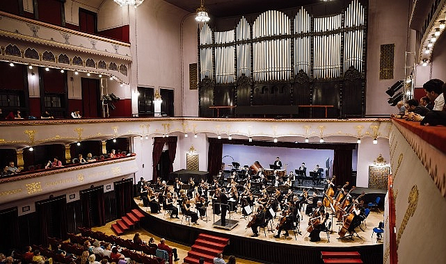 George Enescu Festivali’ne davet edilen ilk Türk orkestrası İDSO alkışlarla yurda döndü
