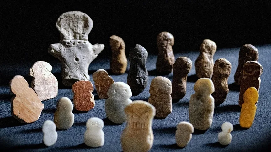 Tavşanlı Höyük’te 4 bin 500 yıllık idoller gün yüzüne çıkarıldı