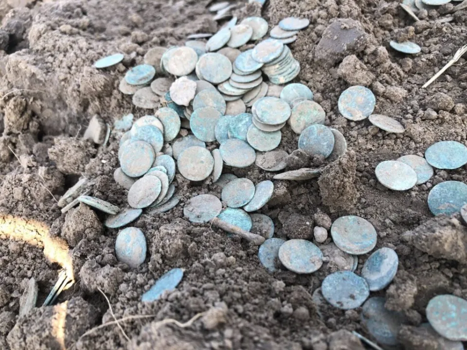 Avrupa’nın En Çalkantılı Yıllarında Gömülmüş Binlerce Paradan Oluşan Bir Hazine Bulundu