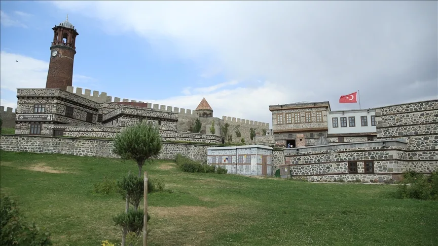 Erzurum’un “başkent” ünvanları ve serinliği yaz turizmini canlandırdı