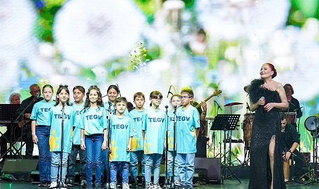 Harbiye’de unutulmaz gece: Candan Erçetin ve TEGV’li çocuklar aynı sahnedeydi