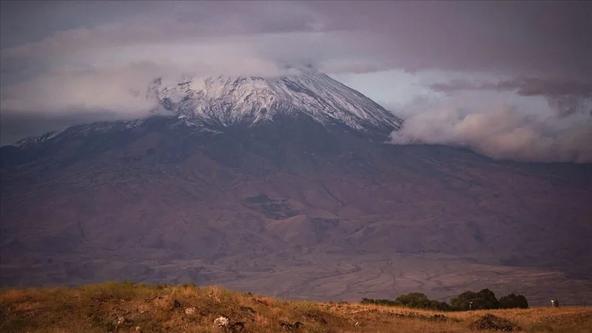 Ağrı Dağı’nda kar yağışı etkili oldu