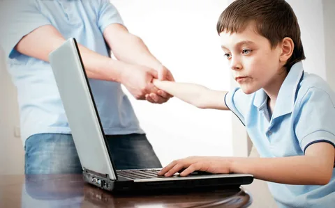 Doç. Dr. Aydoğdu Karaaslan gençlerde dijital yorgunluğa ve ekran bağımlılığına dikkat çekti