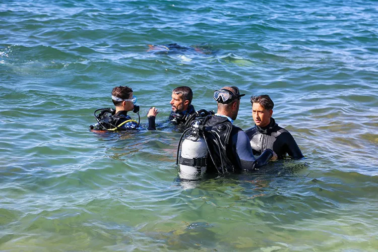 Dalış deneyimi yaşayan çocuklar, Van Gölü’nün derinliklerindeki güzellikleri keşfetti