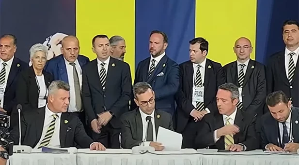 Fenerbahçe’de Ali Koç dönemi kapandı.. seçimi kazanan Sadettin Saran yeni başkan oldu