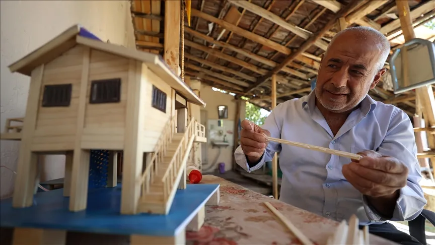 Ağabeyine bakarak öğrendiği maket ustalığını 36 yıldır sürdürüyor