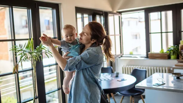 Bebekler Yürümeden Önce Dans Ediyor!