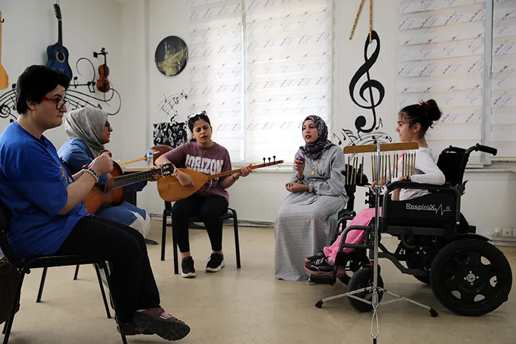“UNESCO Müzik Şehri” Şanlıurfa’da engelliler ve özel gereksinimli bireyler enstrüman çalmayı öğreniyor