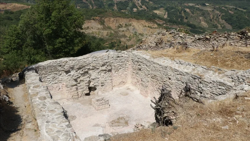 Tarihi Çobankale’deki kazılarda yaşam alanları gün yüzüne çıkarılıyor