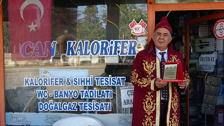 Isparta’da “Yılın Ahisi” seçilen sıhhi tesisat ustası 55 yıldır mesleğini sürdürüyor