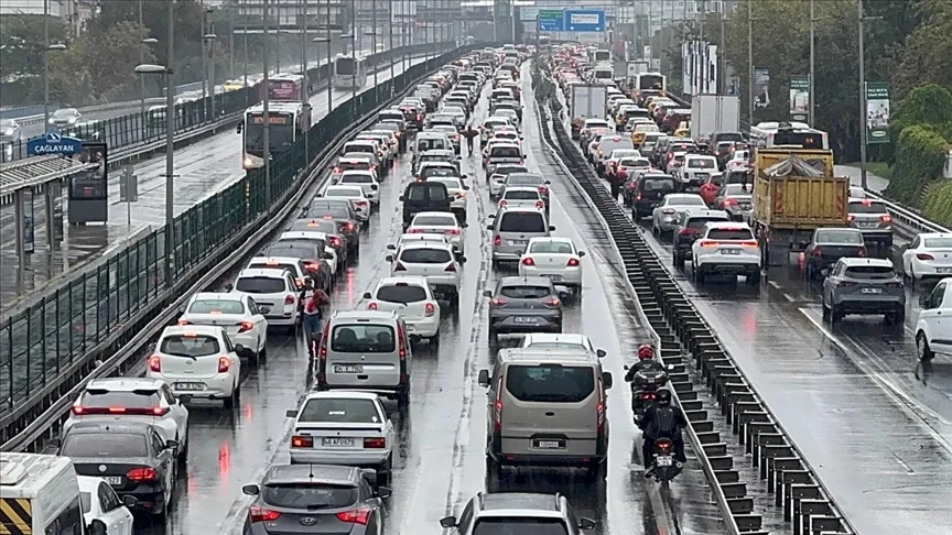 İstanbul’da trafik yoğunluğu yüzde 80’e ulaştı