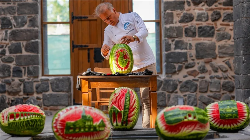 Medeniyetler şehrinin tarihi mekanları Diyarbakır karpuzuna işlendi