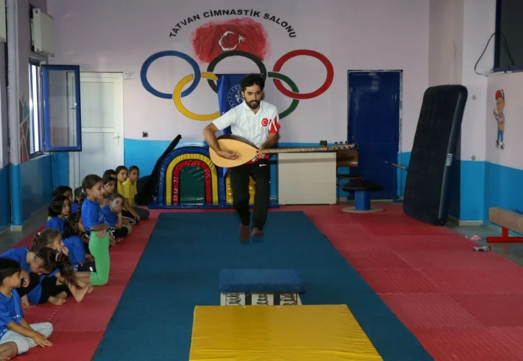 Cimnastiği müzikle buluşturan antrenör geleceğin sporcularını yetiştiriyor