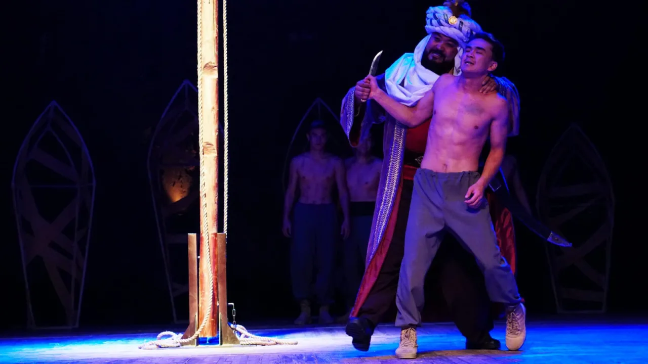 “Koruğlı” Oyunu TÜRKSOY Tiyatro Festivalinde Büyük Beğeni Topladı