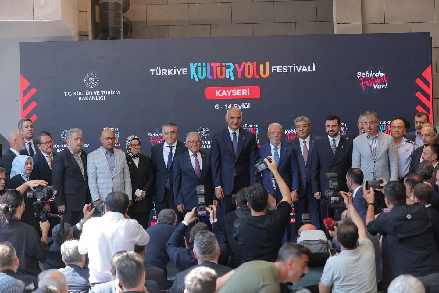 Dünyanın en büyük ve kapsamlı festivali ‘Türkiye Kültür Yolu Festivali’nin Kayseri’deki açılışı Bakan Ersoy’un katılımı ile yapıldı.