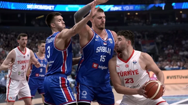 12 Dev Adam’ın bileği bükülmüyor!.. Avrupa Şampiyonası’nın en büyük favorisi olarak gösterilen Sırbistan’ı mağlup ettiler