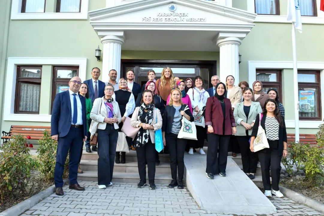 Alman Heyetten Gençlik Merkezlerine Övgü