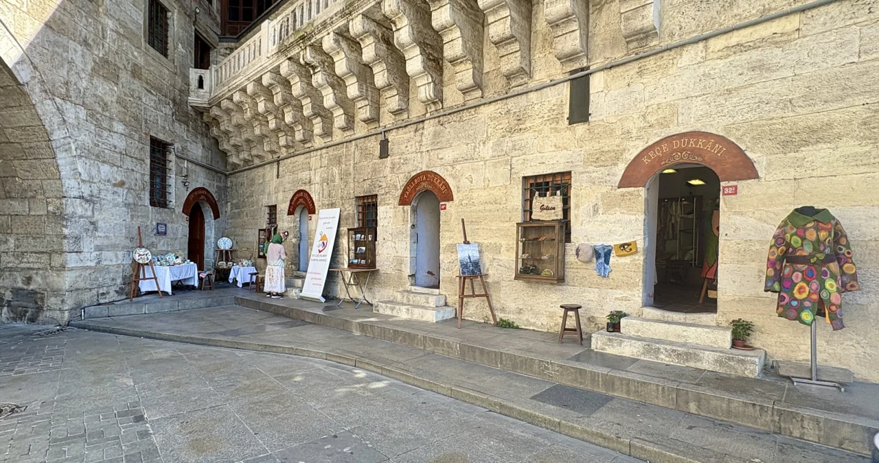 Tarihi Hünkâr Kasrı Dükkanları Sanata Ev Sahipliği Yapıyor