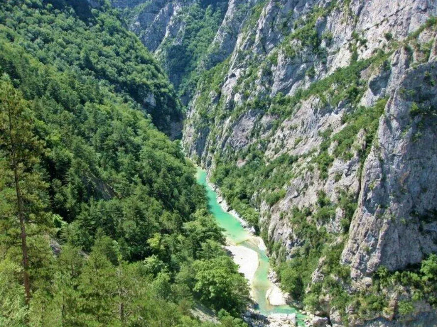 Cide’nin Doğal Güzelliği Gömeren Kanyonu