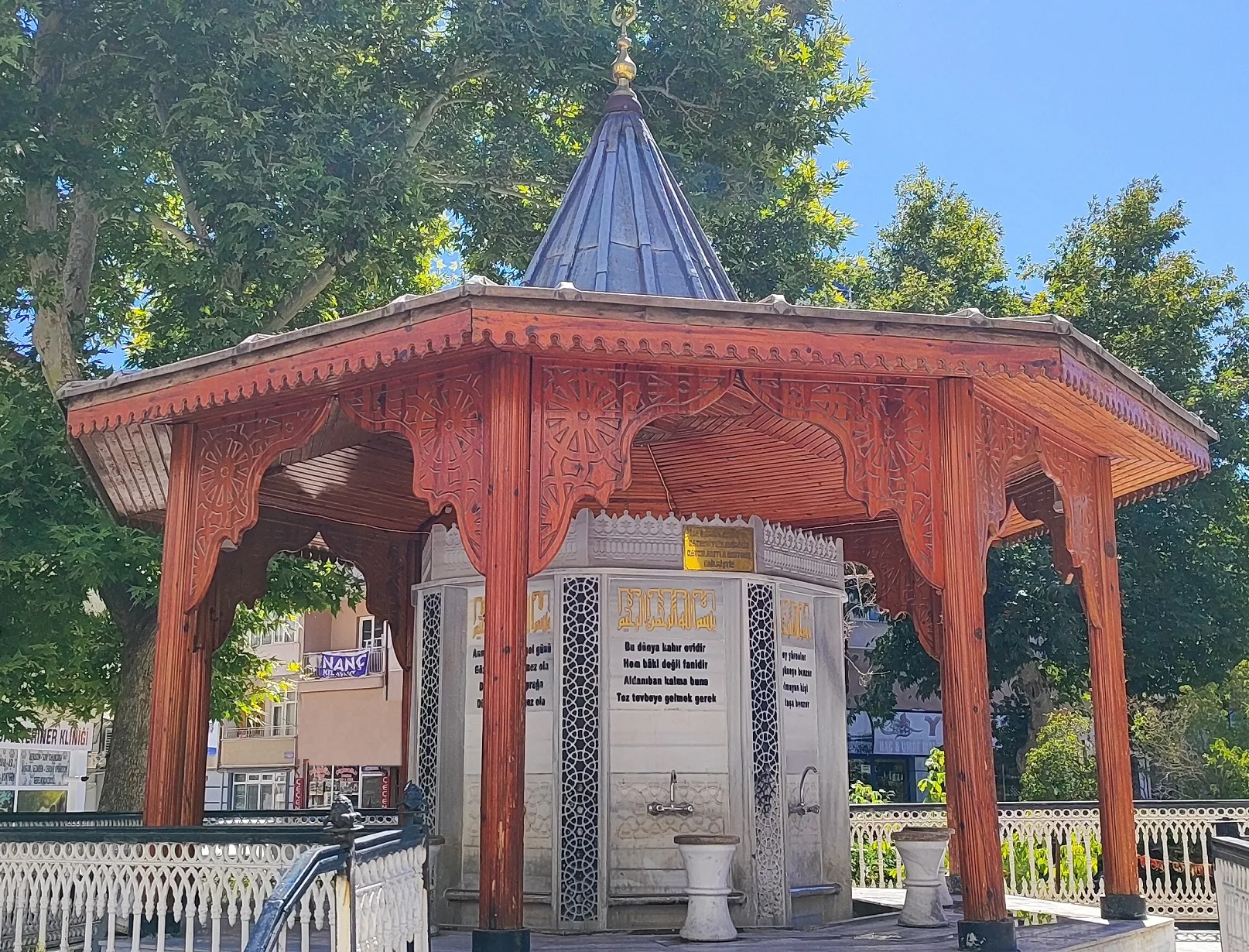 Bu Şadırvan Emsallerinden Farklı