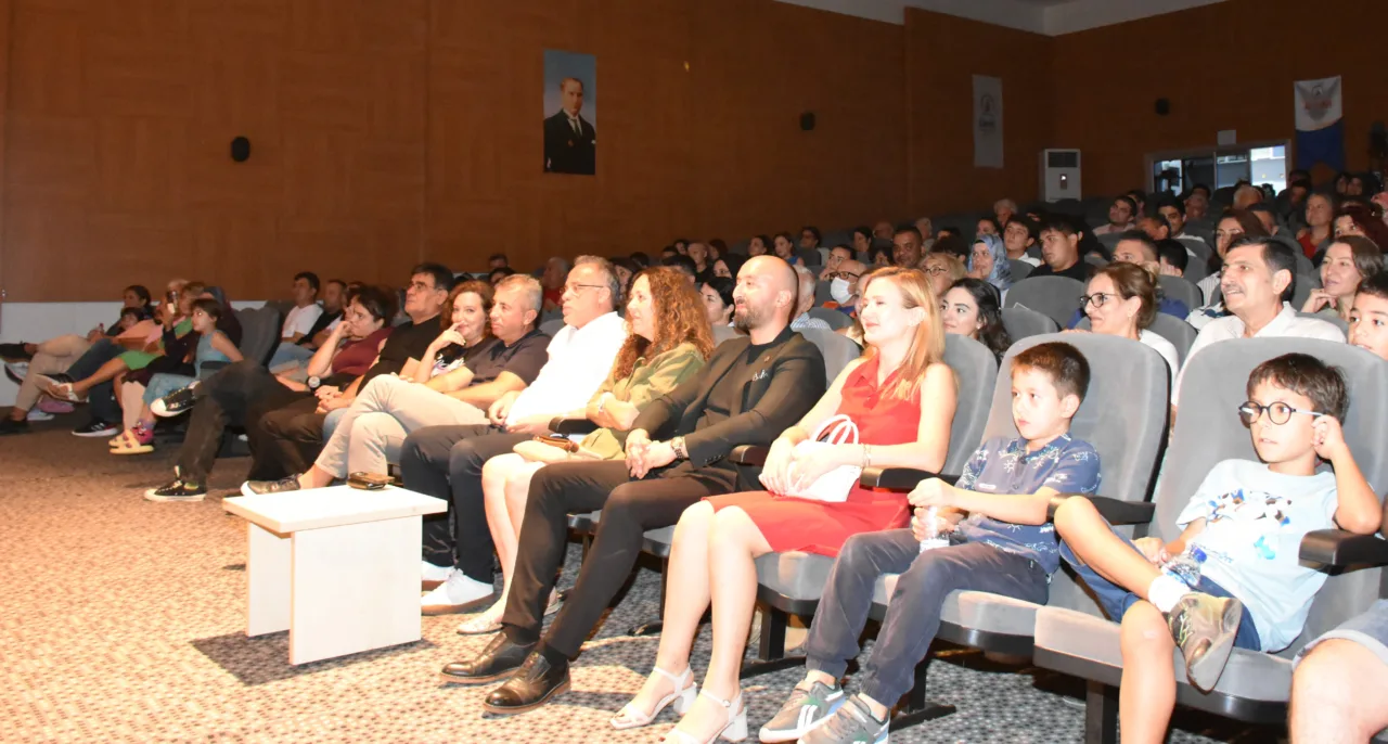 Antalya Harita Mühendisleri Tiyatro Sahnesinde