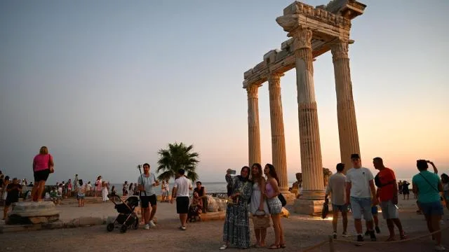 Yıl sonunda 53 milyon yabancı ziyaretçiye ulaşılması bekleniyor