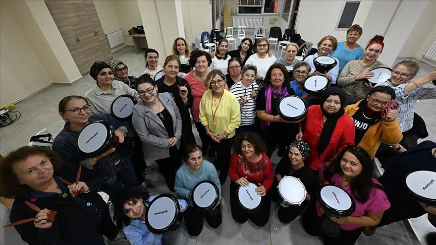 Düzce’de ev hanımı ve girişimci kadınlar, müziğin ritmiyle hayatını renklendiriyor