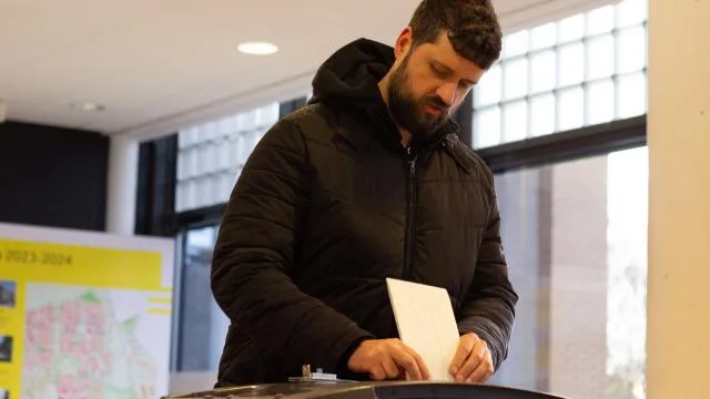 Hollanda’da erken seçim öncesinde anketler aşırı sağın ilk sırayı alacağını gösteriyor