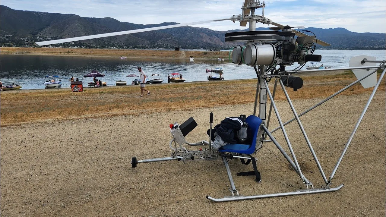 Tek Koltuklu Açık Bir Helikopterde Uçmak Gerçek Bir Sinir Testi