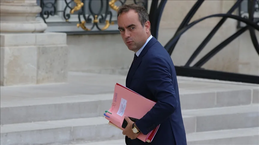 Fransa’da başbakanlık görevinden istifa eden Lecornu, 48 saat içinde yeni bir başbakan atanabileceğini söyledi