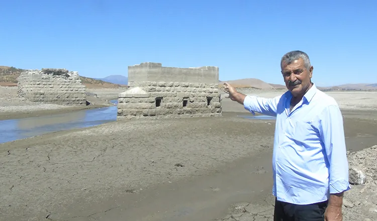 Gaziantep’te baraj suyu çekilince eski demiryolu köprüsünün ayakları gün yüzüne çıktı