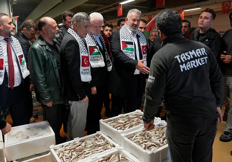 İstanbullu balıkçılar bir günlük hasılatını Gazze’ye bağışladı