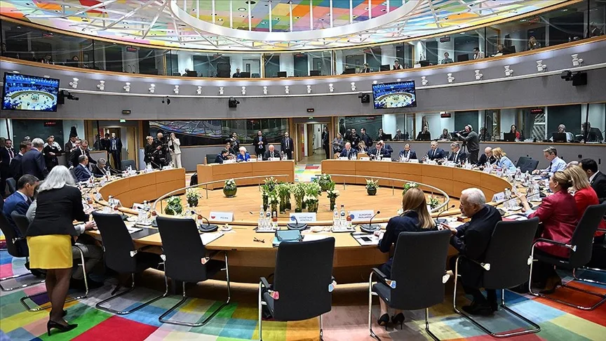 AB liderleri ortak savunma girişimlerini ilerletmekte mutabık kaldı